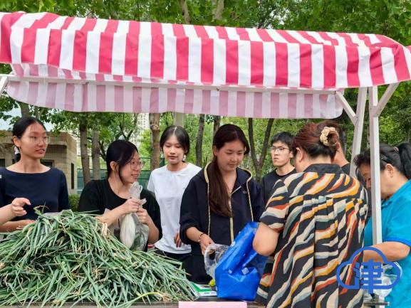津云客户端报道星空“星空农场”集体劳动暨“蔬菜集市”系列活动