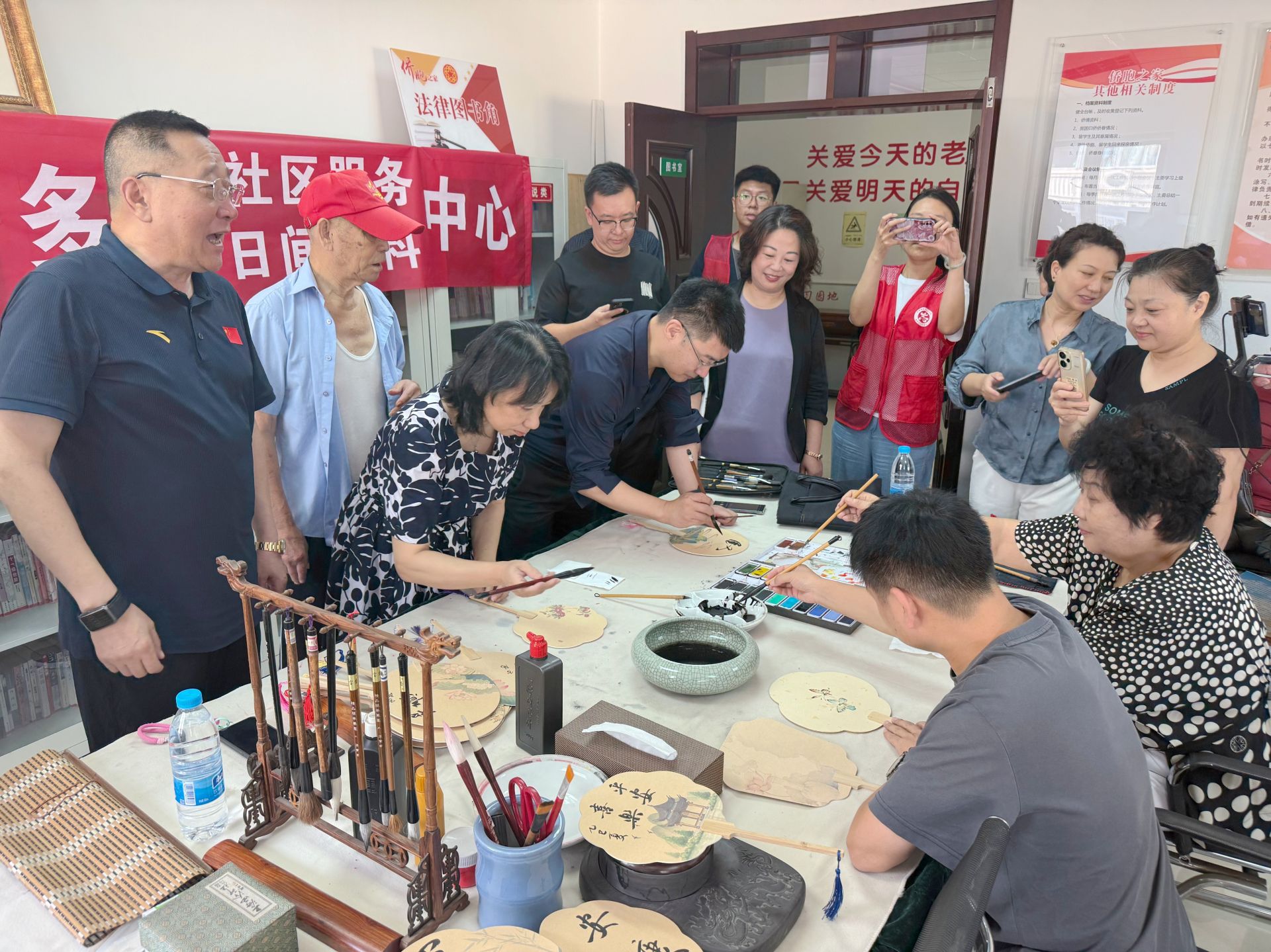 今日头条号、南开妇联微信公众号报道星空艺术学院教师庄雪阳受邀参加南开“翰墨传情，艺赞军魂”庆“八一”活动