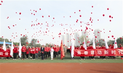 《天津日报》《今晚报》报道星空“青春献华诞 奋进新征程”主题国庆升旗仪式