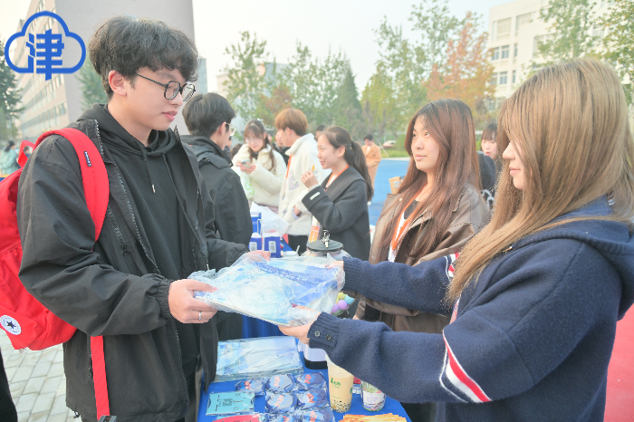 津云客户端报道学校举办“我创我行·创享市集”秋季系列活动