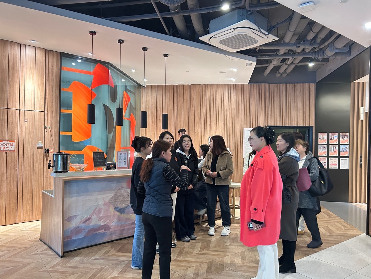 管理学院酒店管理系师生走访万科泊寓